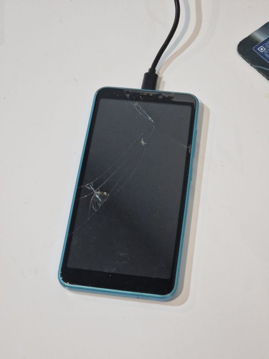 Telefon Wiko cu display fisurat,  nu se aprinde