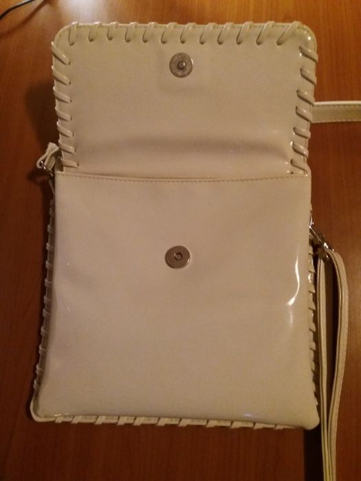 Geanta de umar lacuita bej
