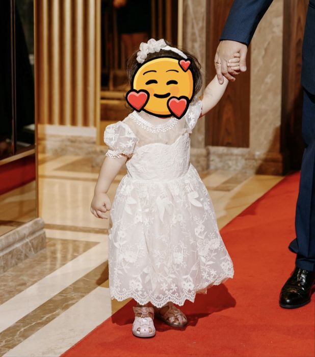 Платья на девочку, в очень хорошем состоянии.