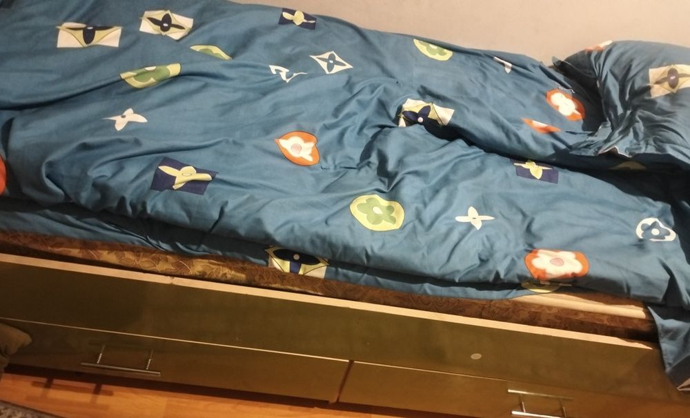 Детский шкаф с двумя кроватами