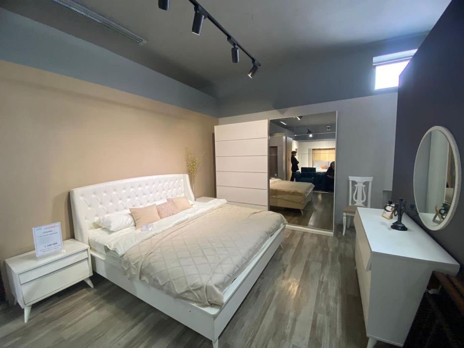 Спальный гарнитур