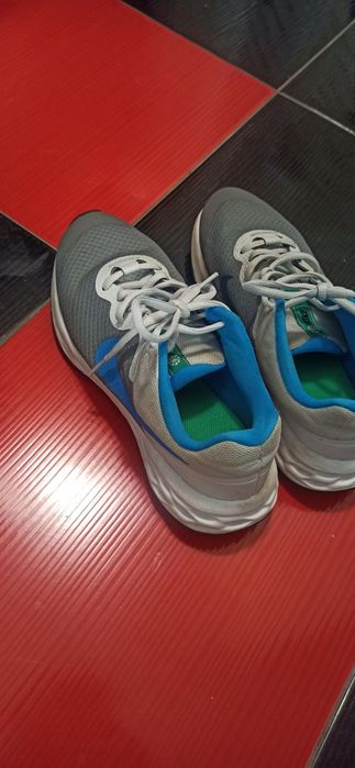 Маратонки Nike олекотени