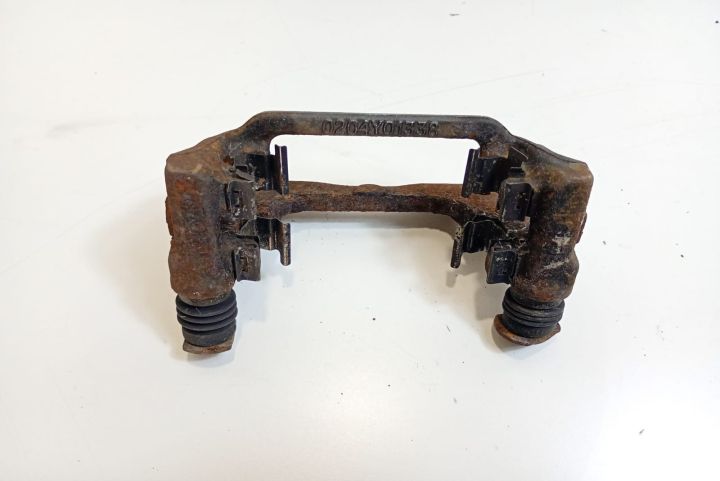 Suport etrier  0204Y01338 Toyota Avensis a 2-a generatie T25