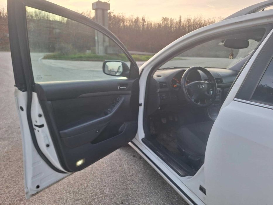 Тойота Авенсис 2006г