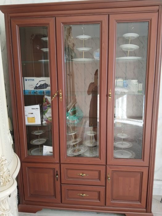 Сервант,в отличном состоянии