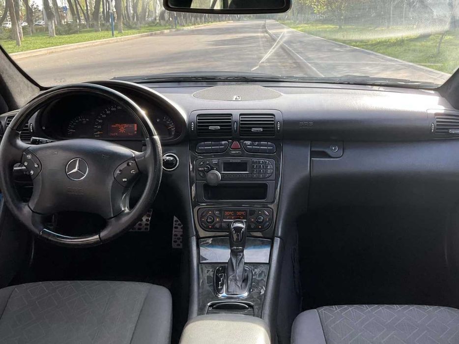 Mercedes-Benz C240 (W203), 2001 год, седан, автомат, бензин