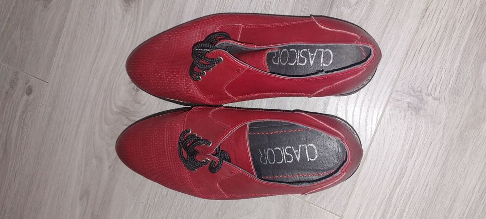 Pantofi de piele