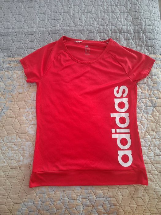 Тениски на Adidas и Nike