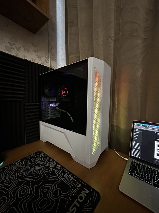 Lian Li Lancool II White кутия + подарък 3 RGB вентилатора!!!