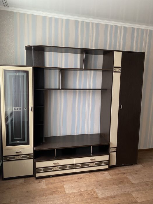 Продам стенку в зал