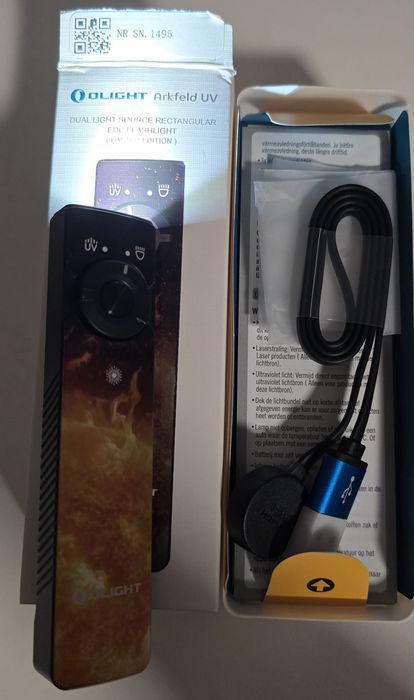 Lanterna Olight Arkfeld UV_sun flare