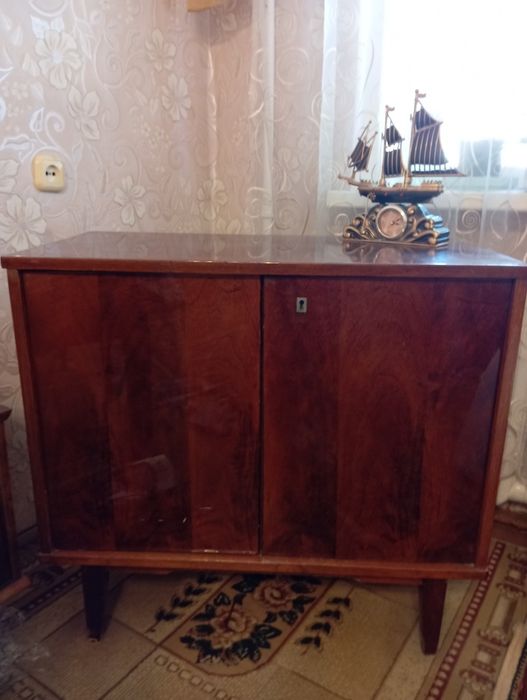 Продам тумбочку времён СССР