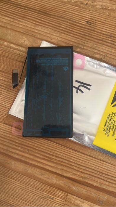 Батарея на iPhone 14