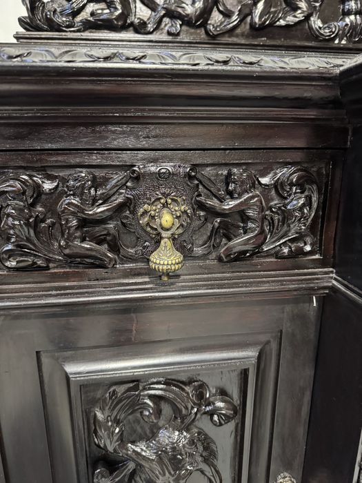 Servanta baroc din lemn masiv cu sculpturi