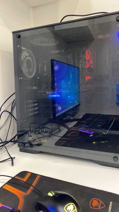 Настолен компютър / Монитор / Мишка и Клавиатура