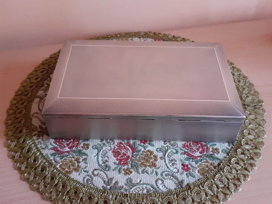 Caseta din argint 600 g