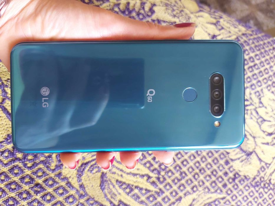 Мобилен телефон LG Q60