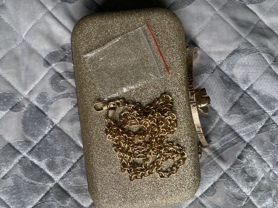 Продам золотистый модный клатч