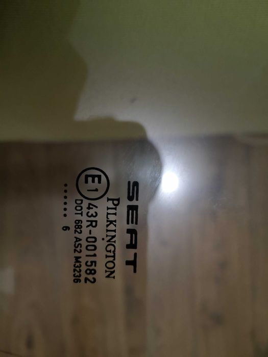 Предно стъкло за лява врата за сеат леон seat leon 1P 2006г.