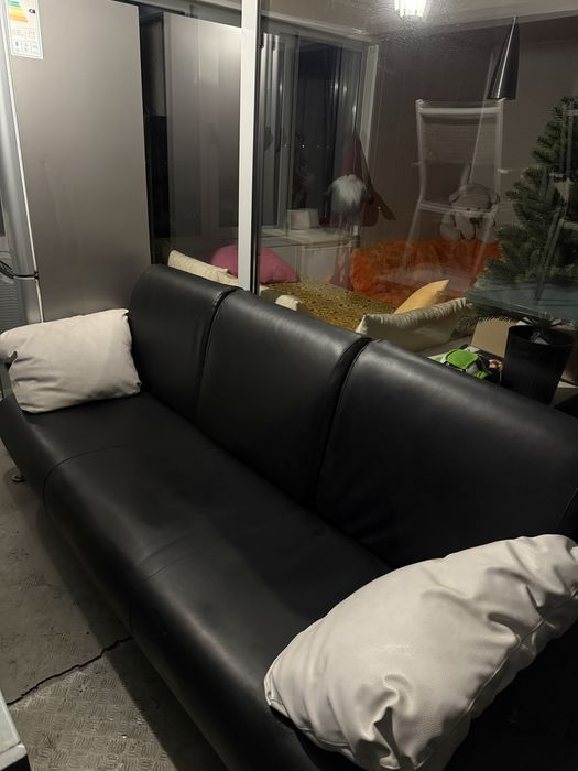 Черен диван за 200€