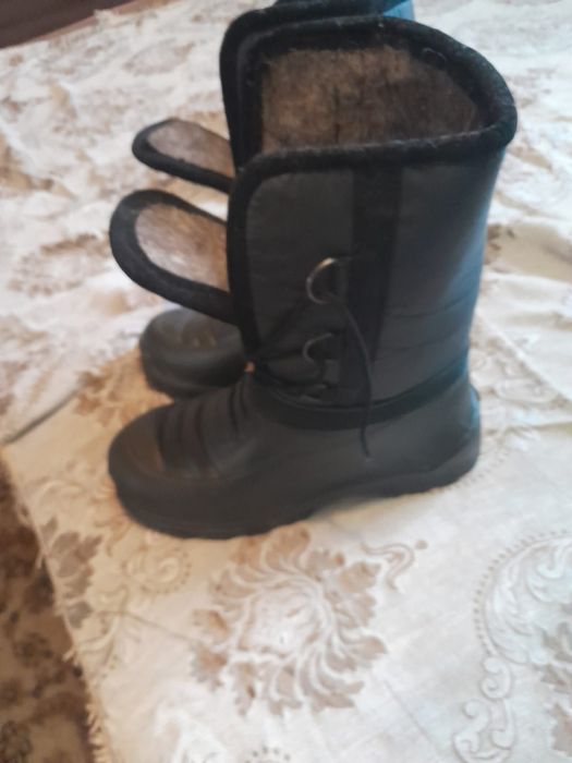 Продам теплые валенький.