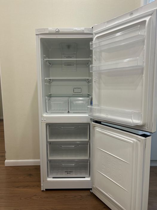 Холодиньник INDESIT
