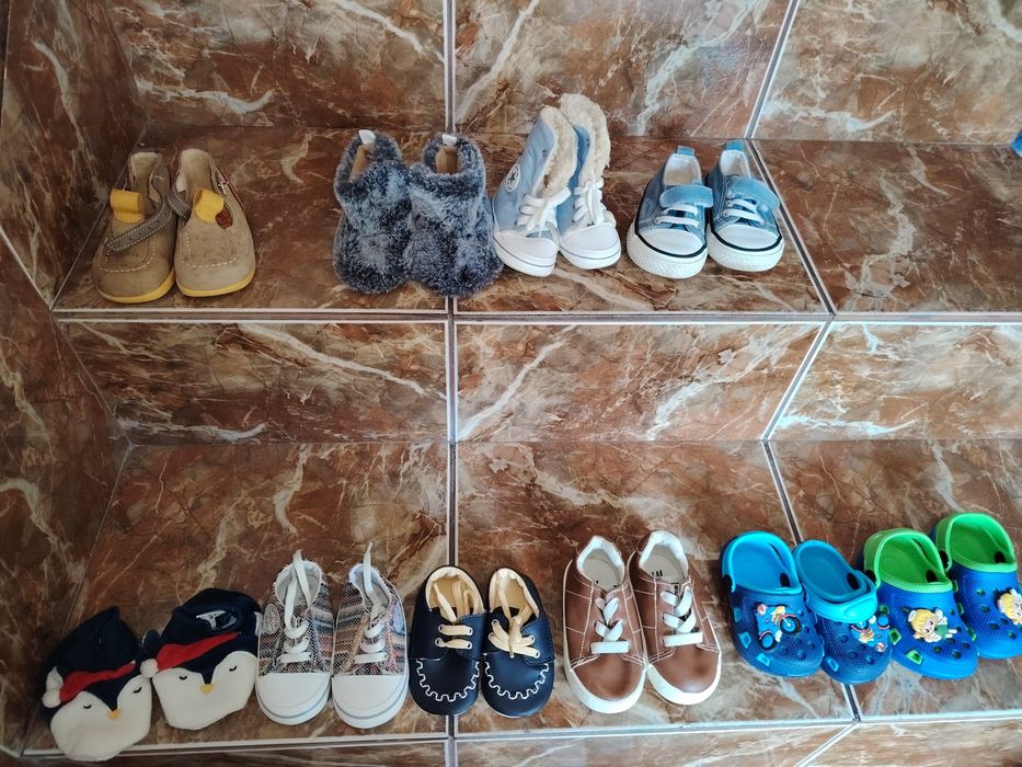 Vând lot încălțăminte bebe