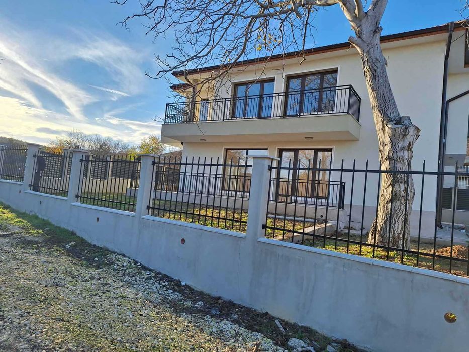 Продава се Къща в Варна, м-т Траката - 150 кв.м за 2600 €/кв.м - Снимка #2