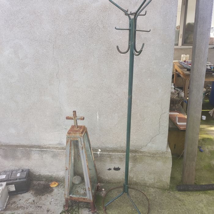 Vând cuier din fier