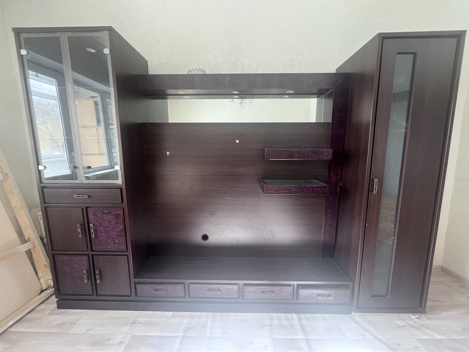 Шкаф для гостиной , сервант