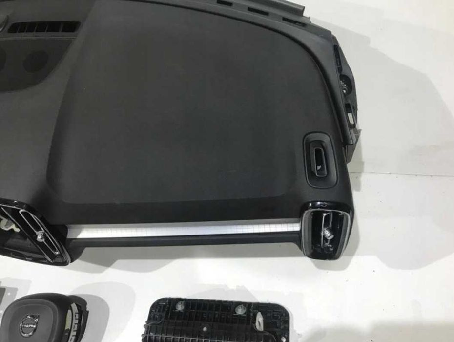 Volvo XC40 plansa de bord - kit airbag - set centuri de siguranta