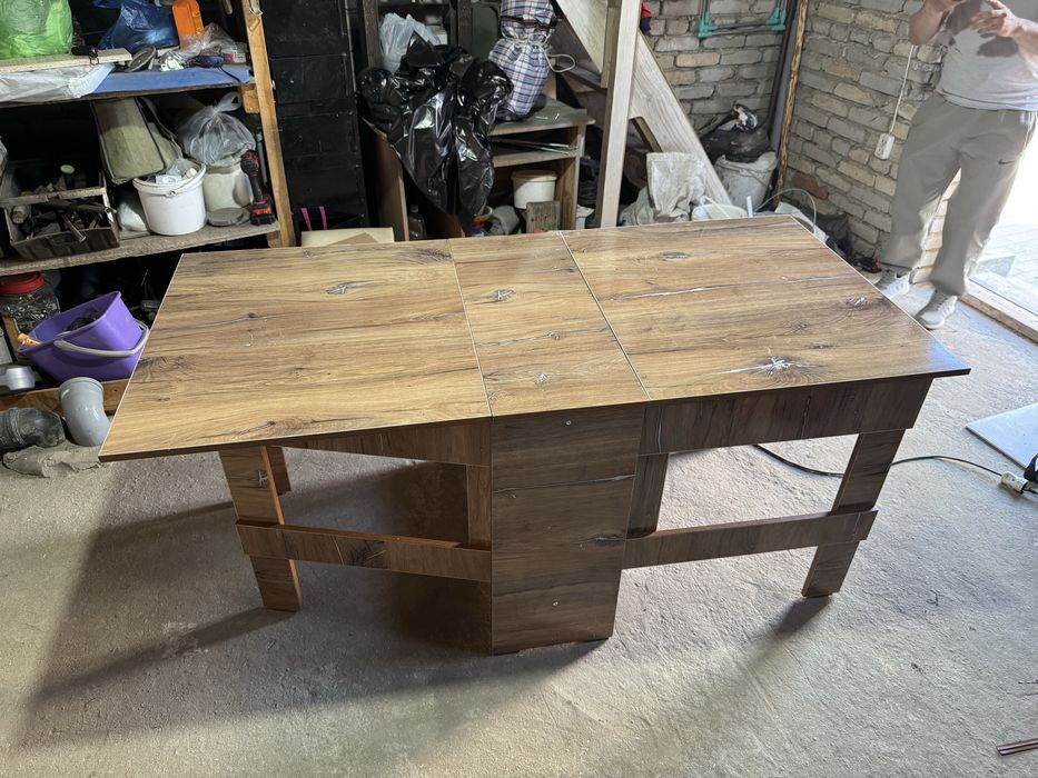 Продам стол новый