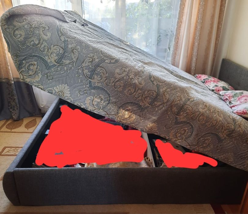 Двуспальная кровать с матрасом