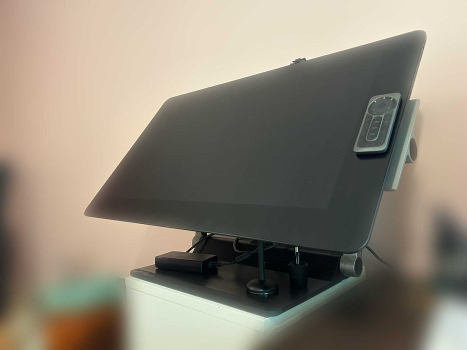 Графичен таблет Wacom Cintiq Pro 32 + Стойка Ergo Stand