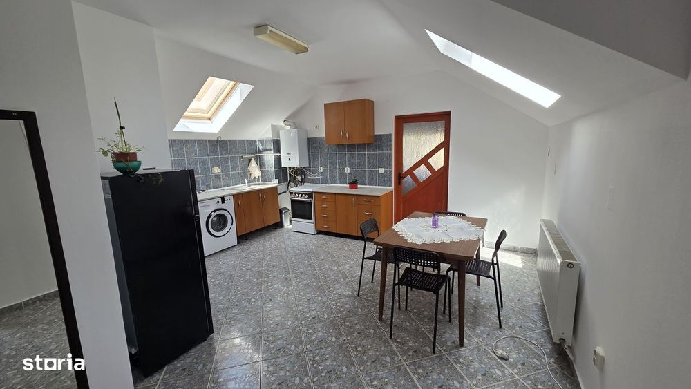 Închiriez apartament la casă în cartierul Între Lacuri