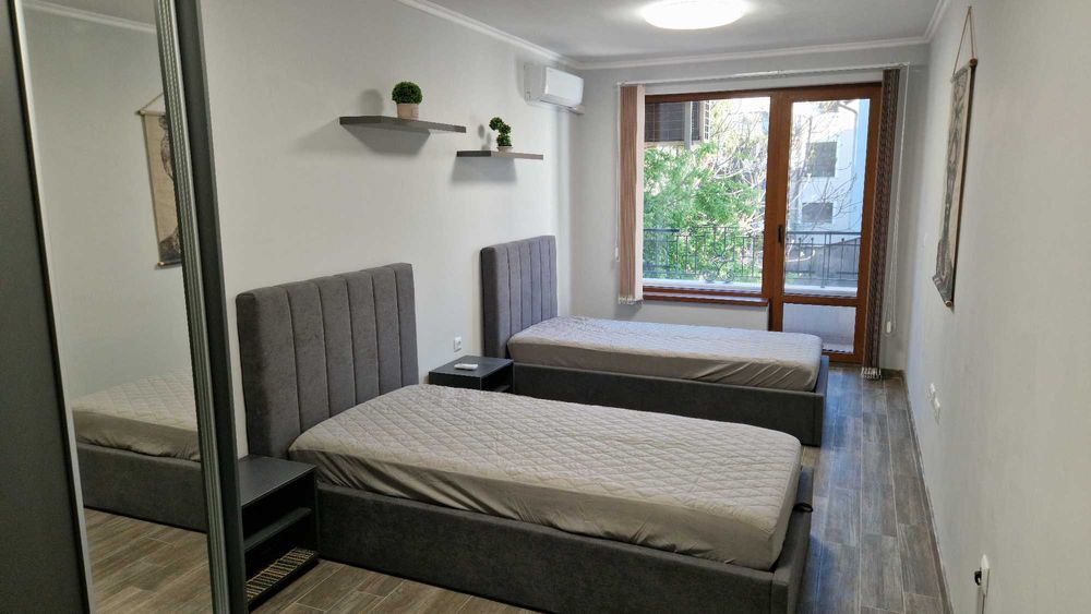 Дава се под наем Тристаен апартамент в Бургас, Център - 100 кв.м за 765 € - Снимка #12