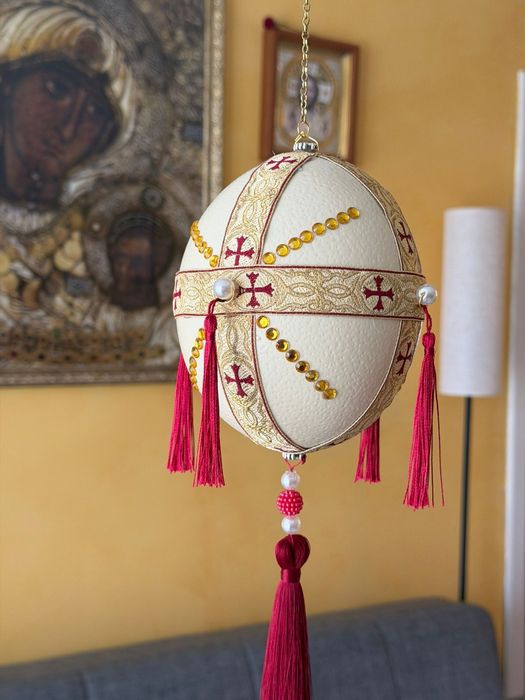 Ou de struț - policandru ( candelabru), biserică