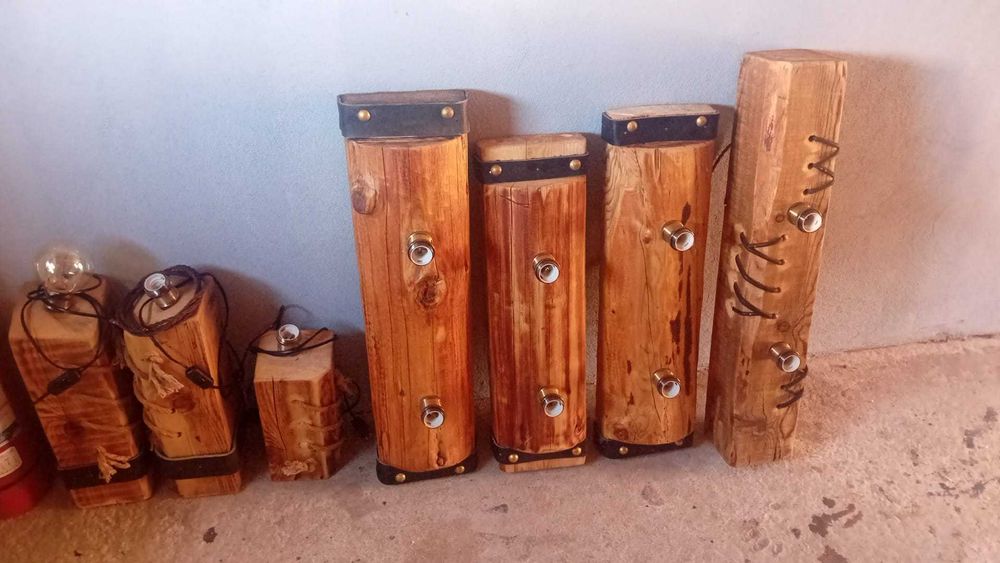 Lustre si veioze rustice din lemn