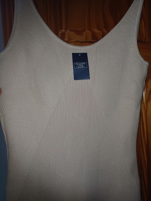 Vand rochie noua, de dama ,de la firma Abercrombie &Fitch, marimea M.