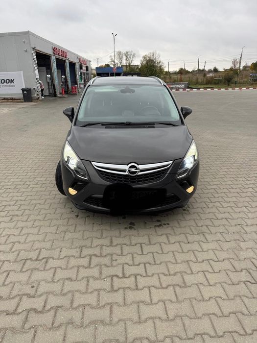 Vând Opel Zafira Tourer