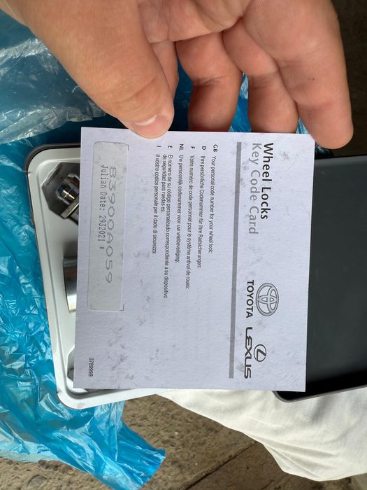 Секретики на Камри 75