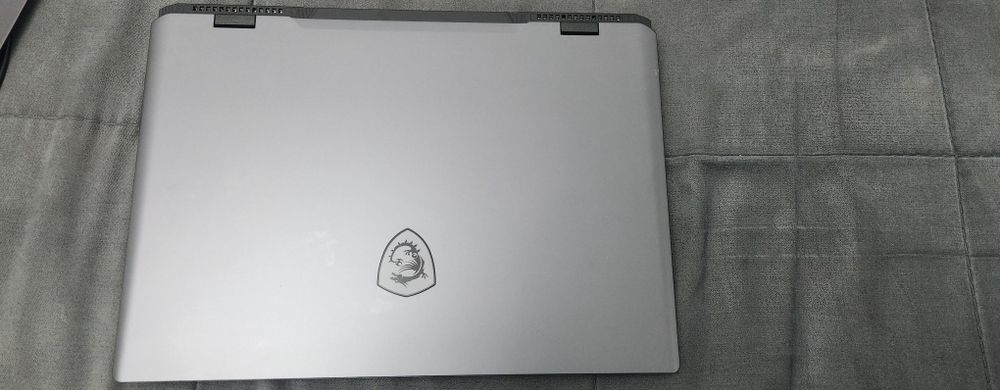 Laptop Gaming MSI Sword 17