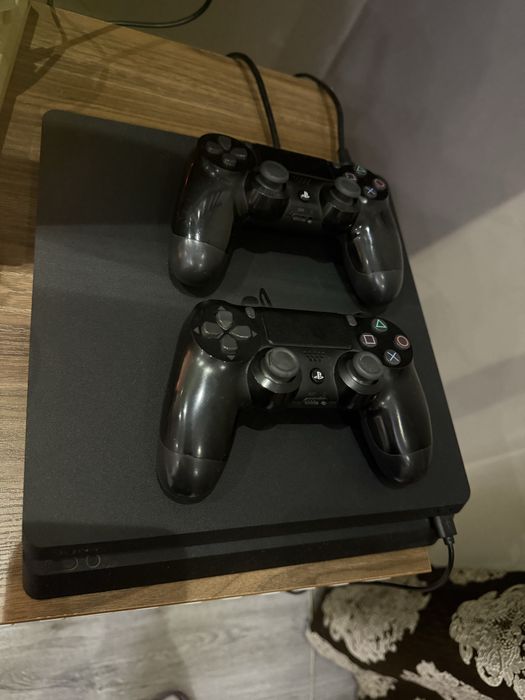 Playstation 4 в хорошем состояние