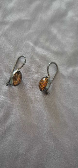Сребърни обеци с балтийски кехлибар