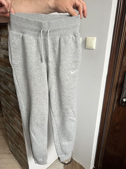 Сиво долнище Nike