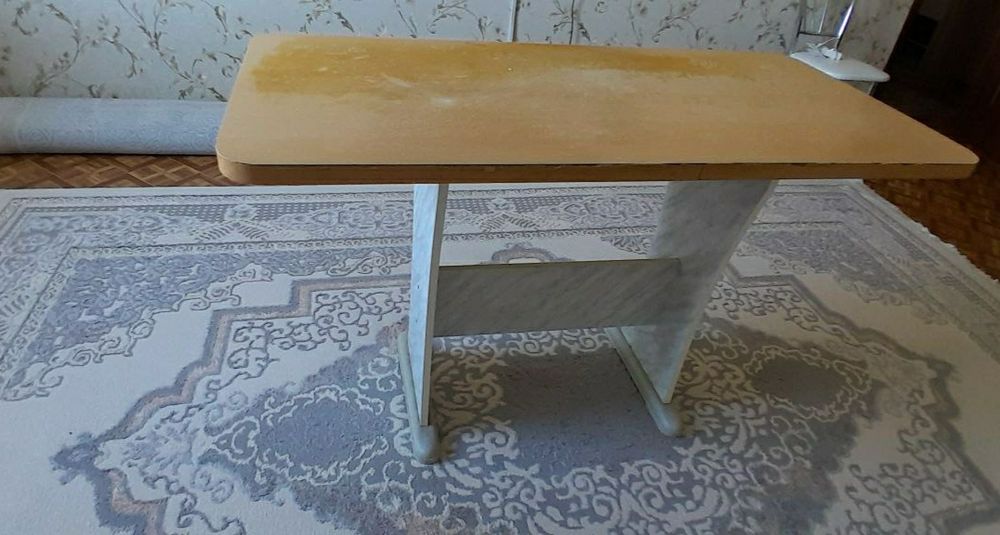 Продам кухонный стол