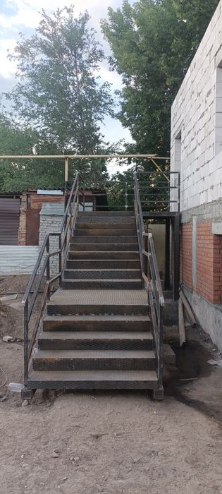 Лестницы металлические и каркасы под лестницу