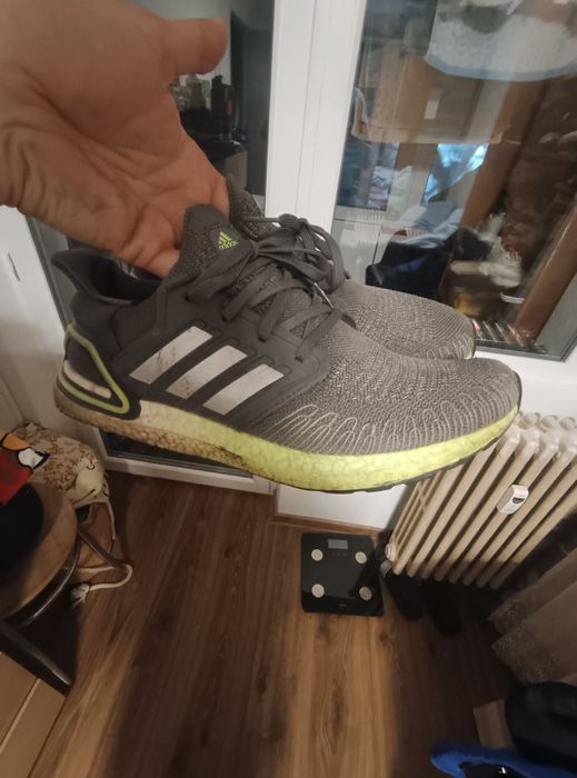 vând adidași Nr 43