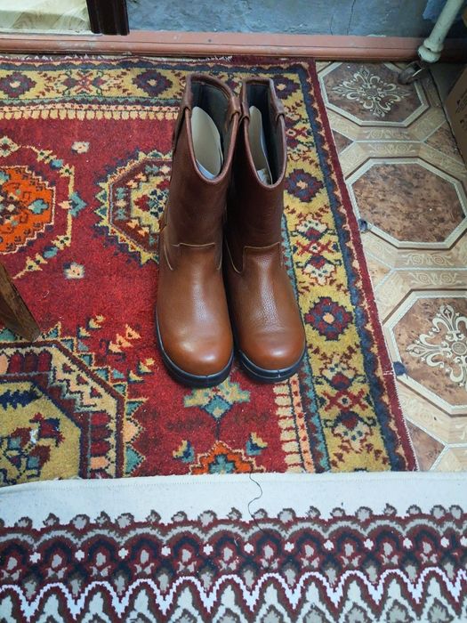 Продаются кожанные сапоги