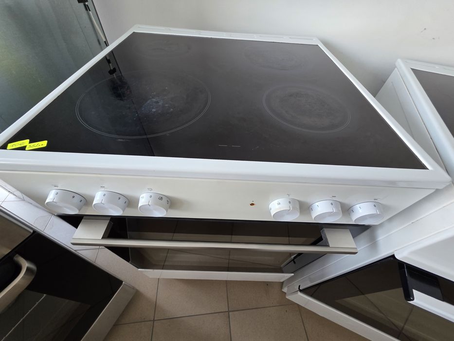 Свободностояща печка с керамични котлони Gorenje